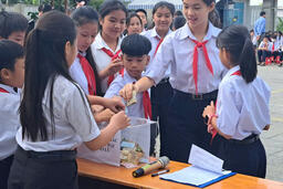 TRƯỜNG THCS NGUYỄN HUỆ PHÁT ĐỘNG QUYÊN GÓP GIÚP ĐỠ ĐỒNG BÀO MIỀN BẮC CHỊU THIỆT HẠI DO BÃO SỐ 3