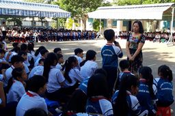 TUYÊN TRUYỀN PHÒNG CHỐNG TỆ NẠN XÃ HỘI, MA TÚY, MUA BÁN NGƯỜI CHO HỌC SINH TRƯỜNG THCS NGUYỄN HUỆ NĂM HỌC 2017-2018